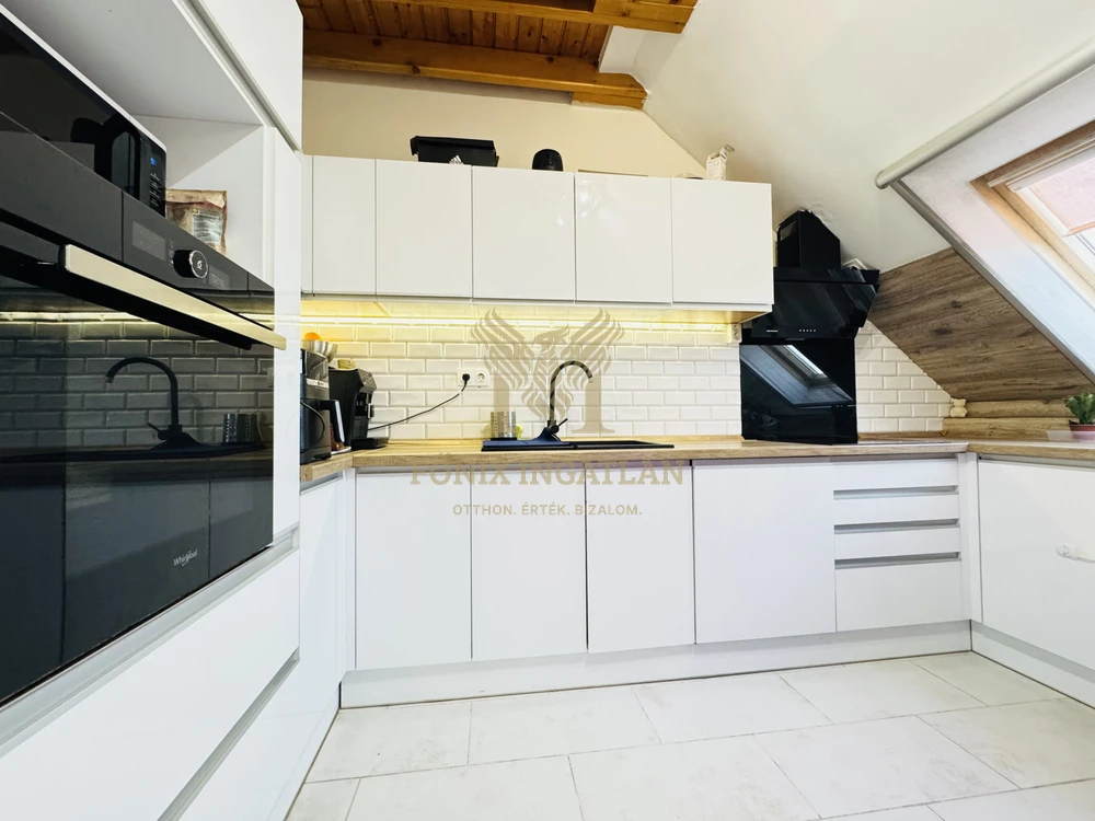 Belvárosi, modern, 6 lakásos társasházban eladó lakás! 