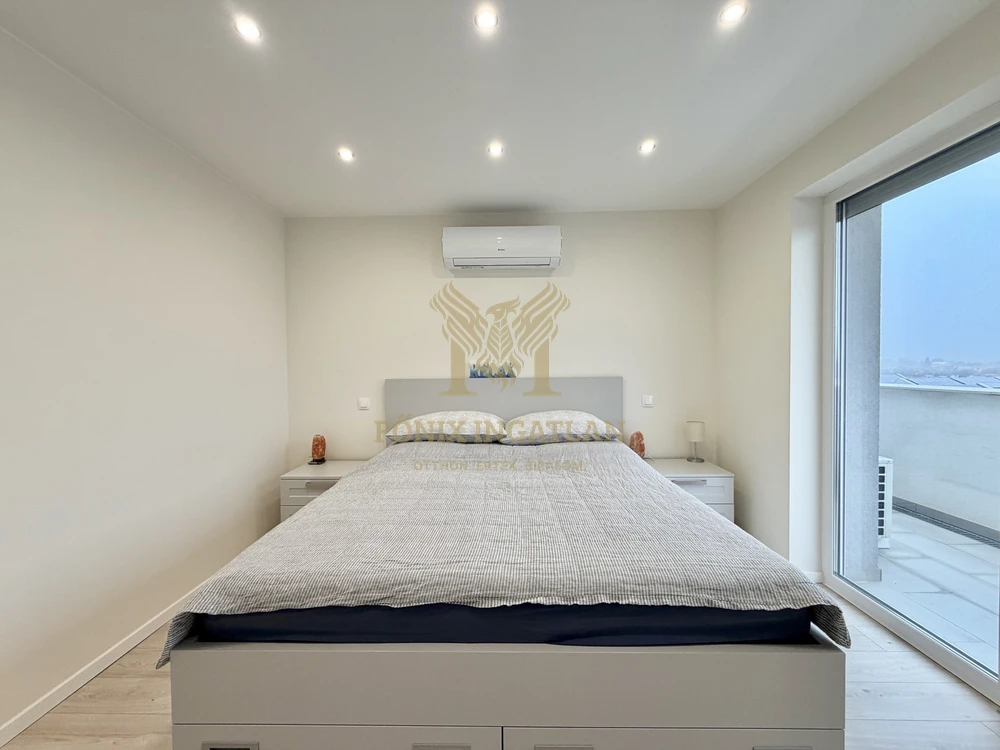 Újszerű, napelemes prémium lakás a Kastélydomb lakóparkban – panorámás kilátással!