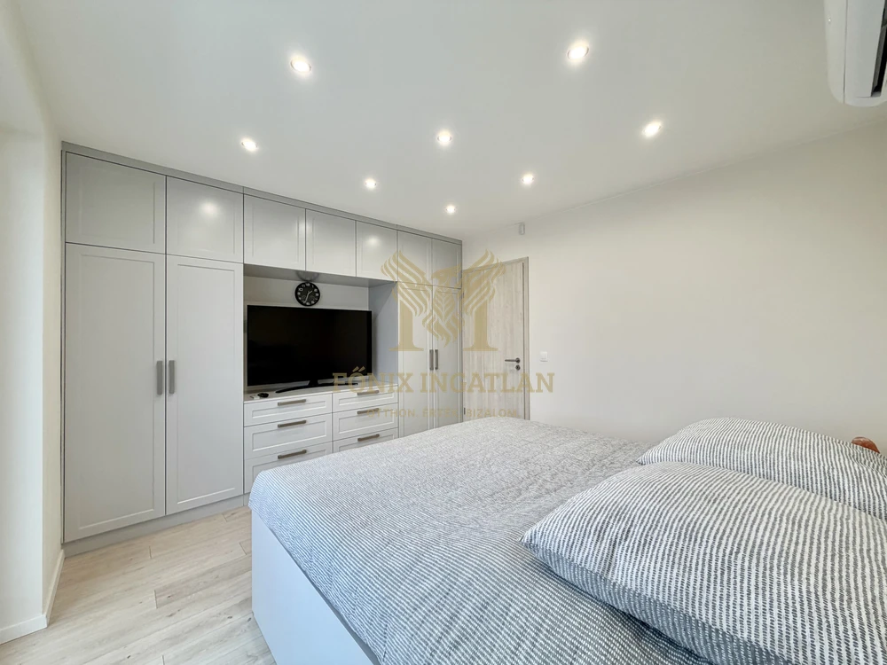 Újszerű, napelemes prémium lakás a Kastélydomb lakóparkban – panorámás kilátással!