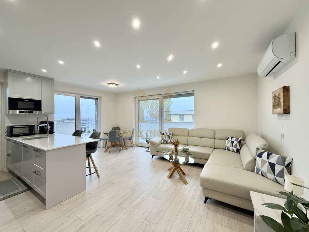 Újszerű, napelemes prémium lakás a Kastélydomb lakóparkban – panorámás kilátással!