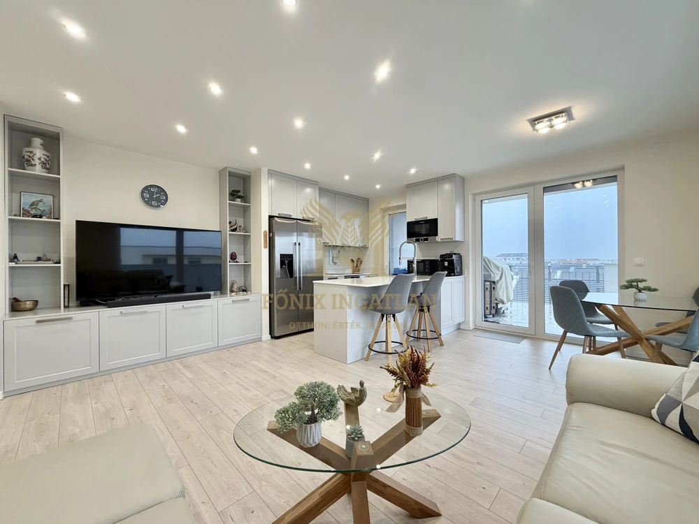 Újszerű, napelemes prémium lakás a Kastélydomb lakóparkban – panorámás kilátással!