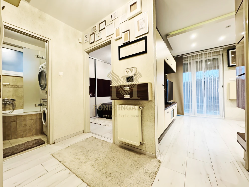 Földszinti, teraszos luxus lakás eladó!