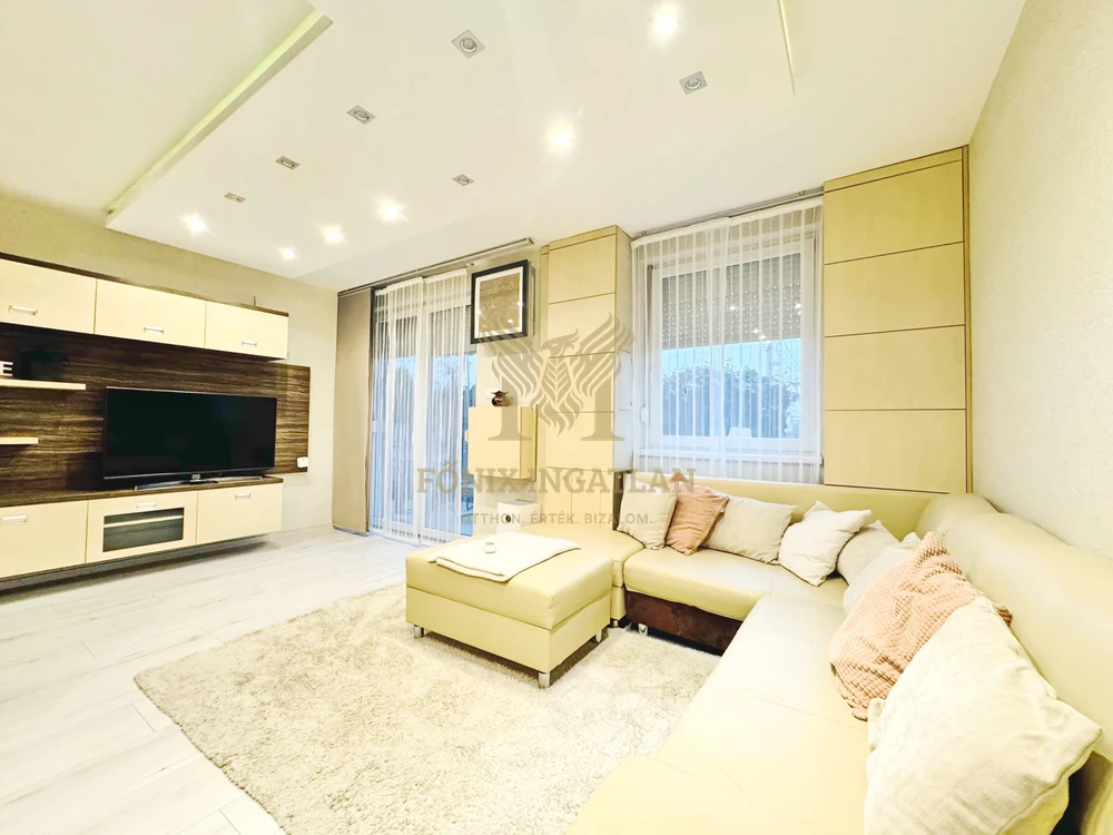 Földszinti, teraszos luxus lakás eladó! 