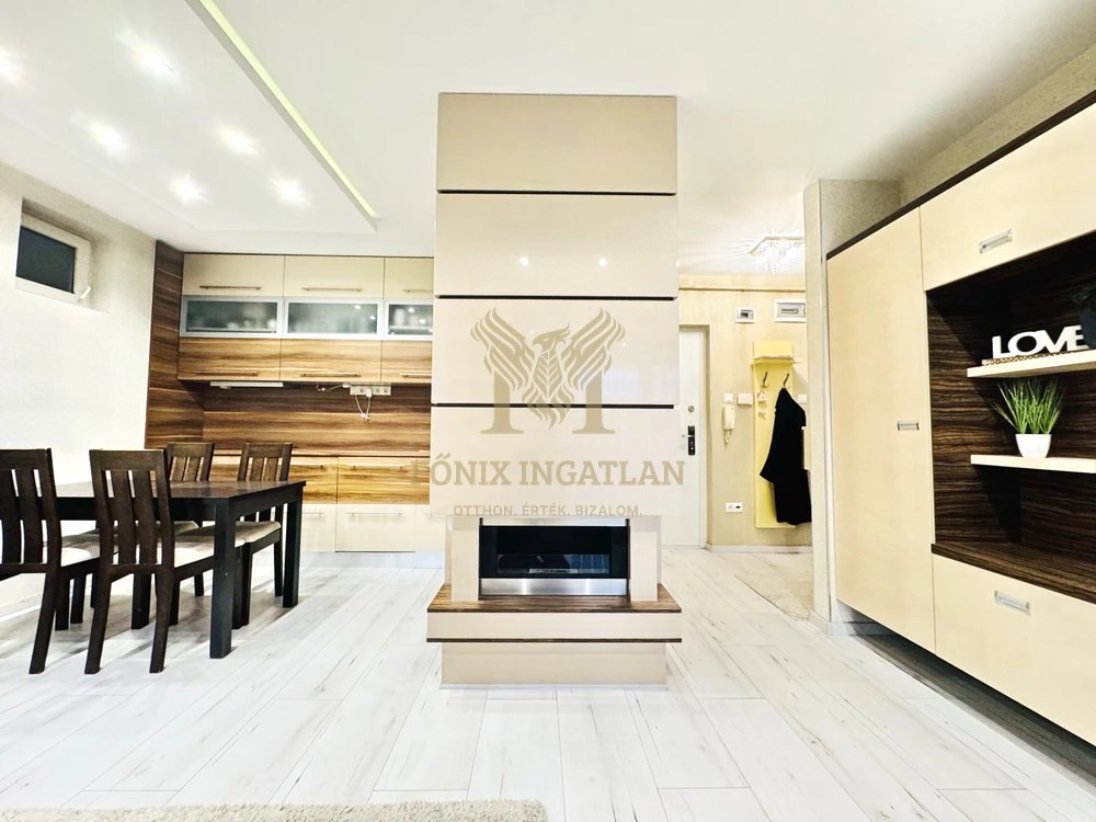 Földszinti, teraszos luxus lakás eladó!