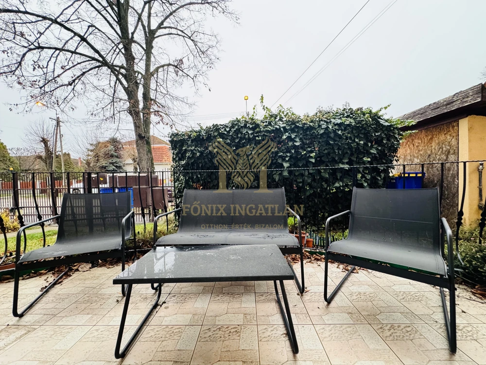 Földszinti, teraszos luxus lakás eladó!