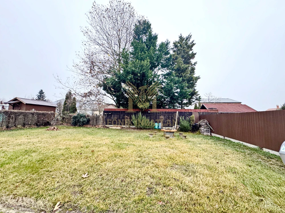 Földszinti, teraszos luxus lakás eladó!