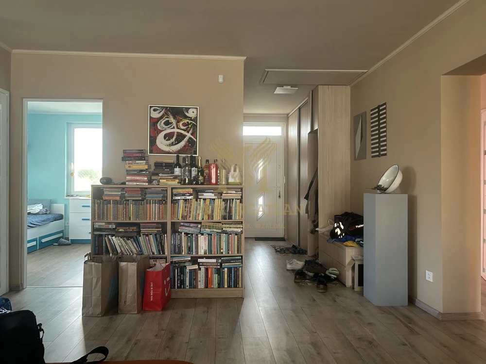 Modern, energiatakarékos családi ház eladó Vácrátóton – Szent István lakódombon!