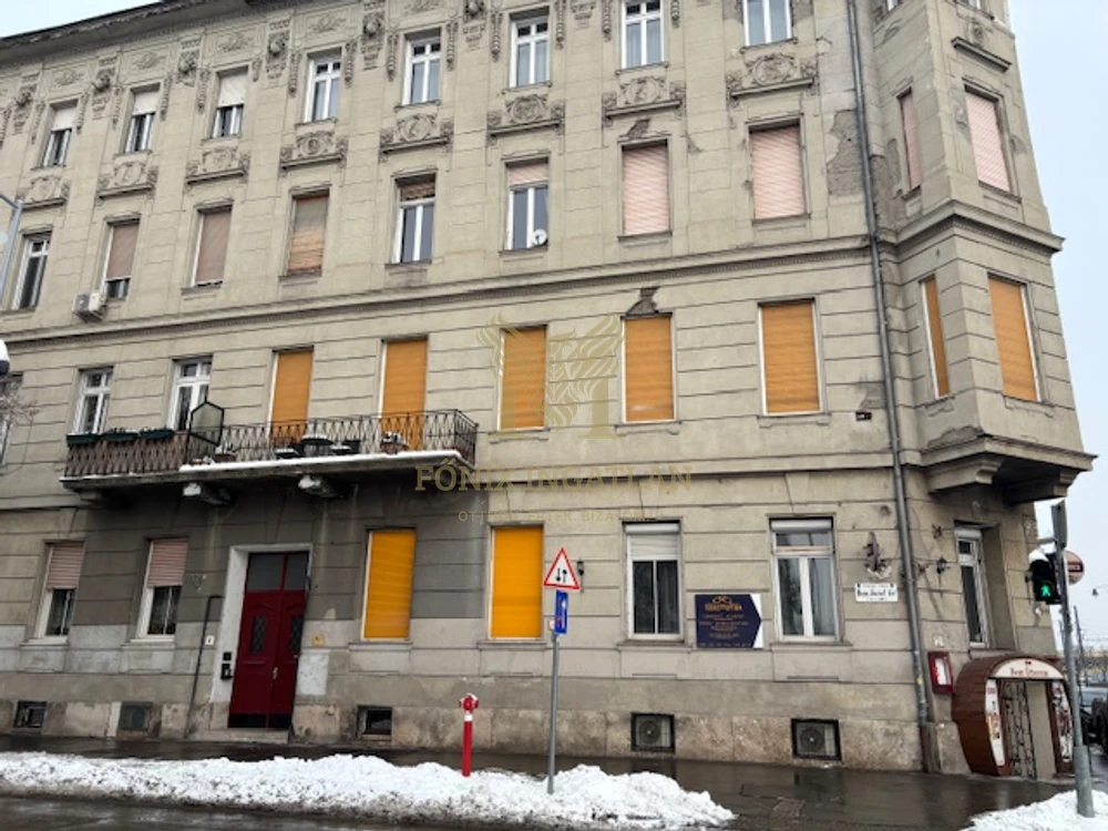 Felújítandó lakás eladó  a BEM TÉREN