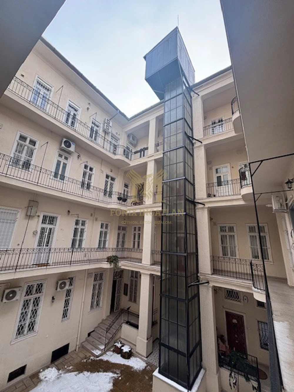 Felújítandó lakás eladó  a BEM TÉREN