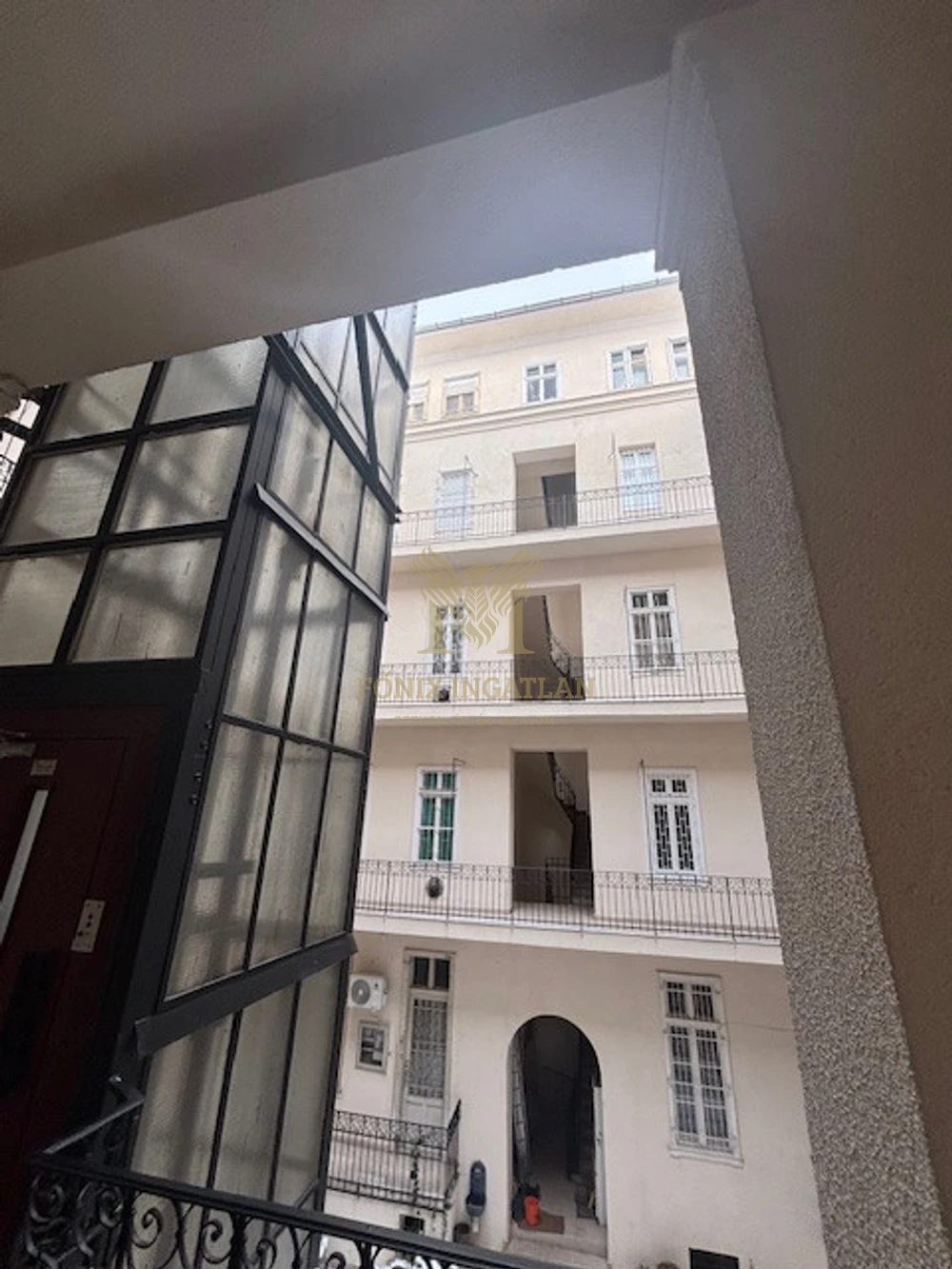 Felújítandó lakás eladó  a BEM TÉREN