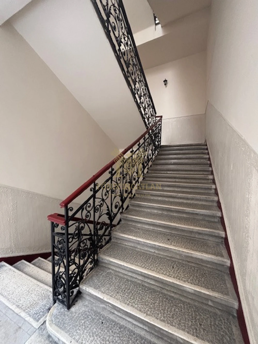 Felújítandó lakás eladó  a BEM TÉREN