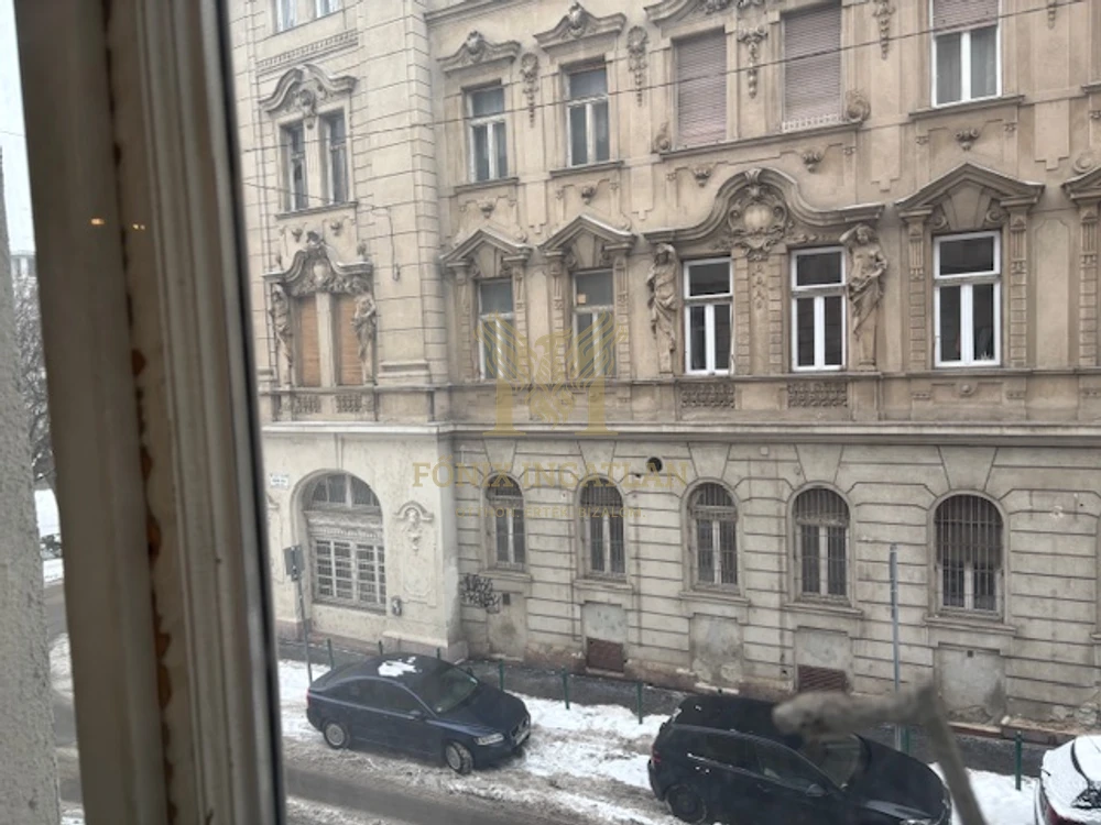 Felújítandó lakás eladó  a BEM TÉREN