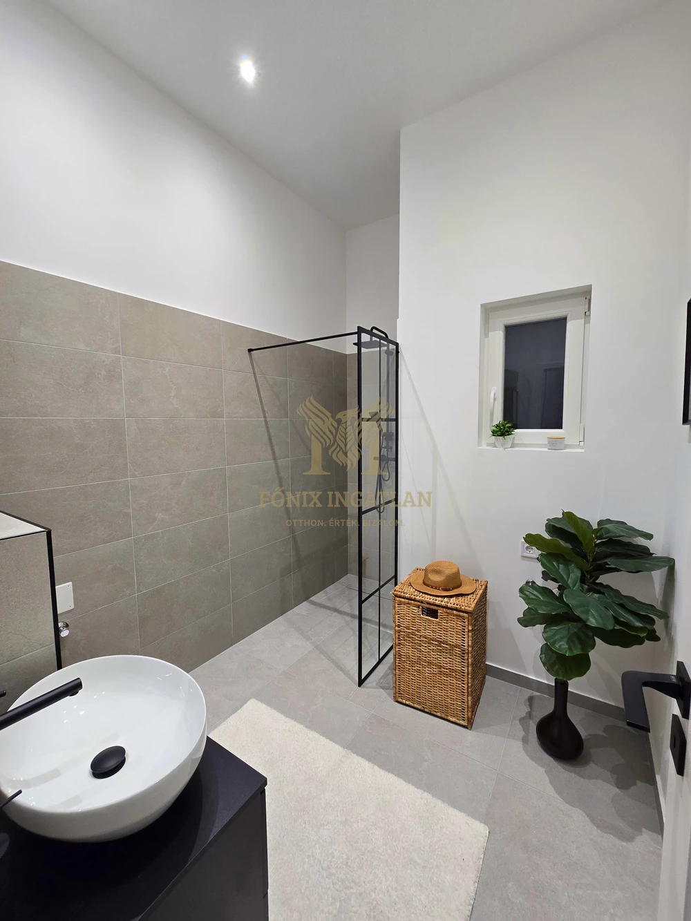 ÚJLIPÓTVÁROS XIII. KERÜLET EGYIK LEGKEDVELTEBB RÉSZÉN A HEGEDŰS GYULA UTCÁBAN FELÚJÍTOTT LUXUS LAKÁS ELADÓ!