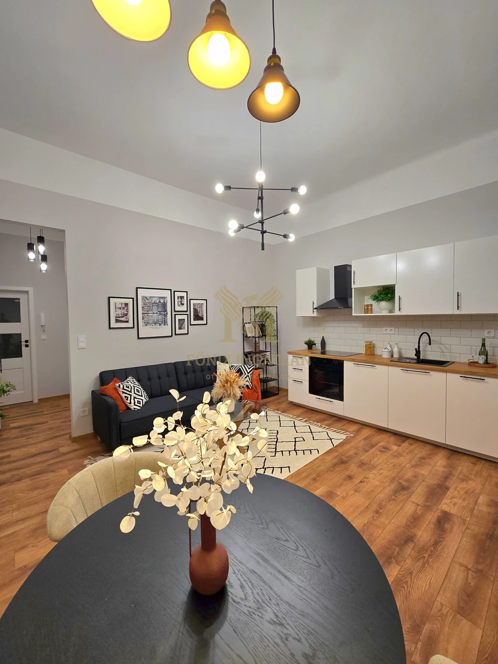 ÚJLIPÓTVÁROS XIII. KERÜLET EGYIK LEGKEDVELTEBB RÉSZÉN A HEGEDŰS GYULA UTCÁBAN FELÚJÍTOTT LUXUS LAKÁS ELADÓ!