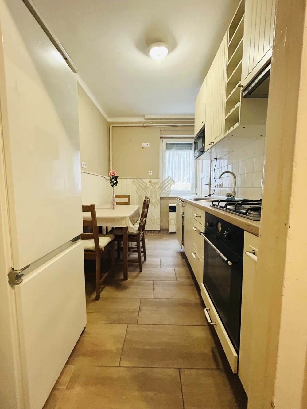 Áresés!!! 3 szobás, földszinti otthon eladó zöld környezetben.