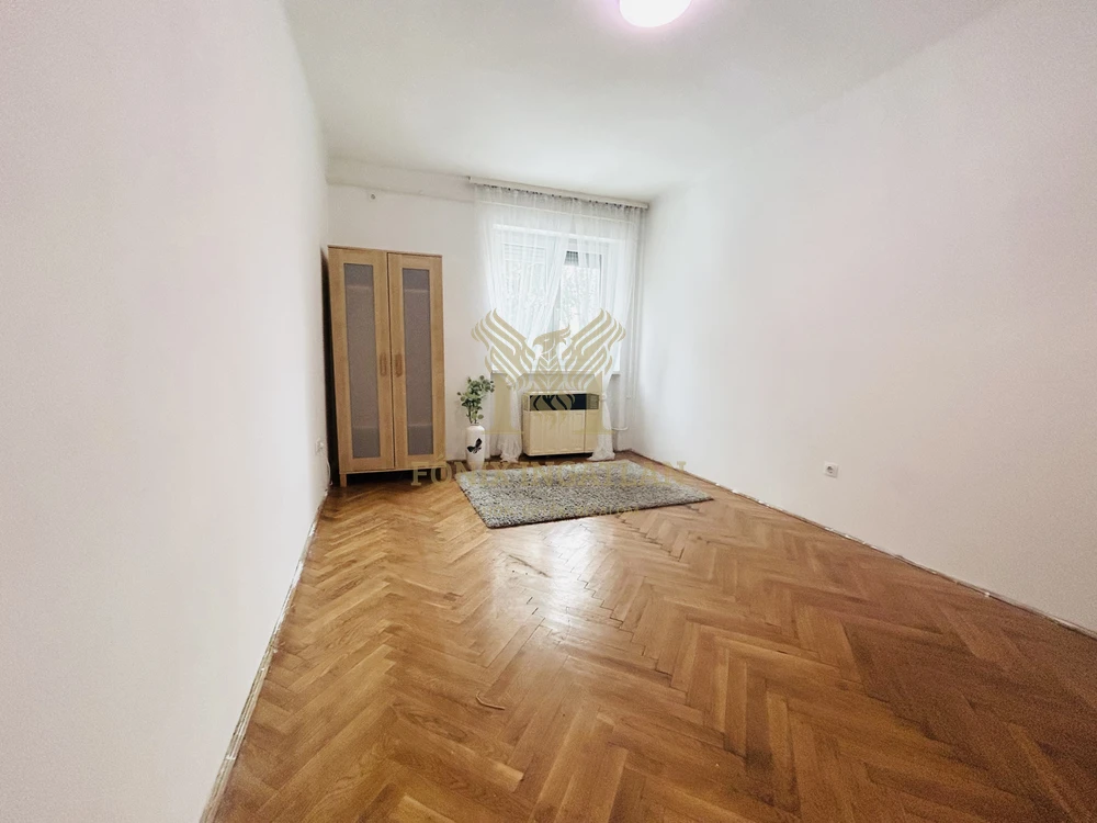 Áresés!!! 3 szobás, földszinti otthon eladó zöld környezetben.