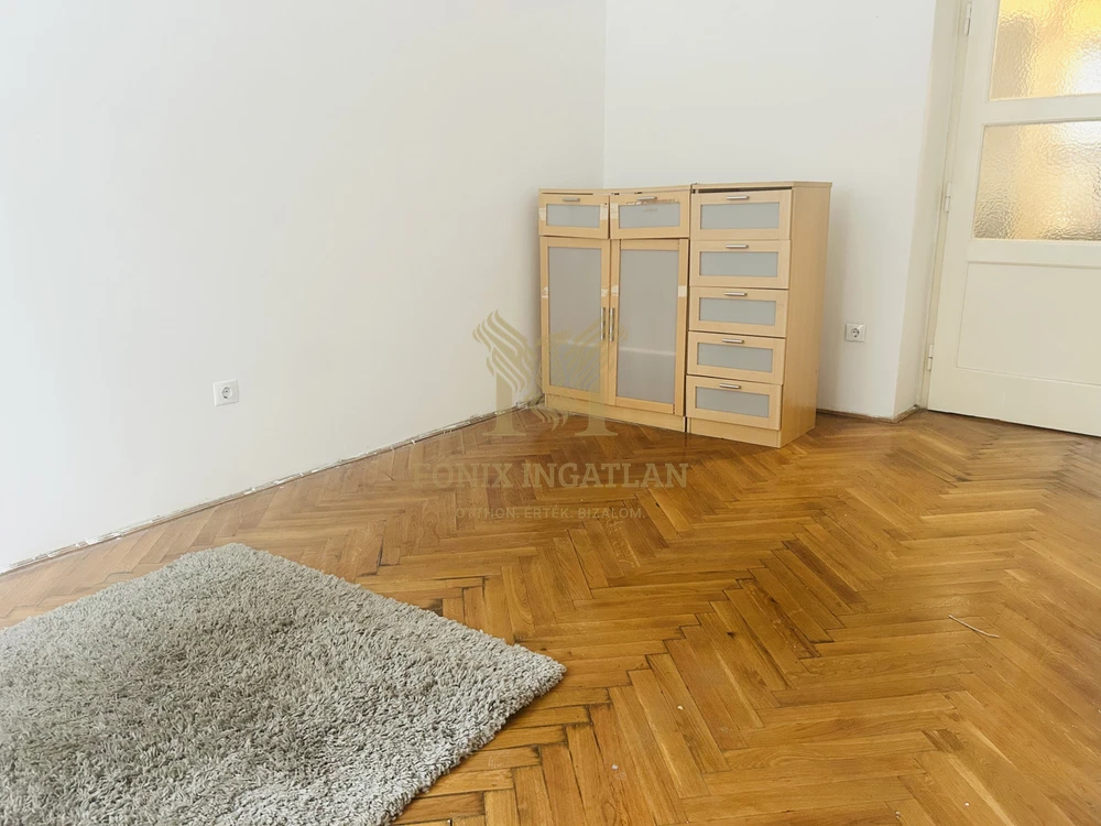 Áresés!!! 3 szobás, földszinti otthon eladó zöld környezetben.