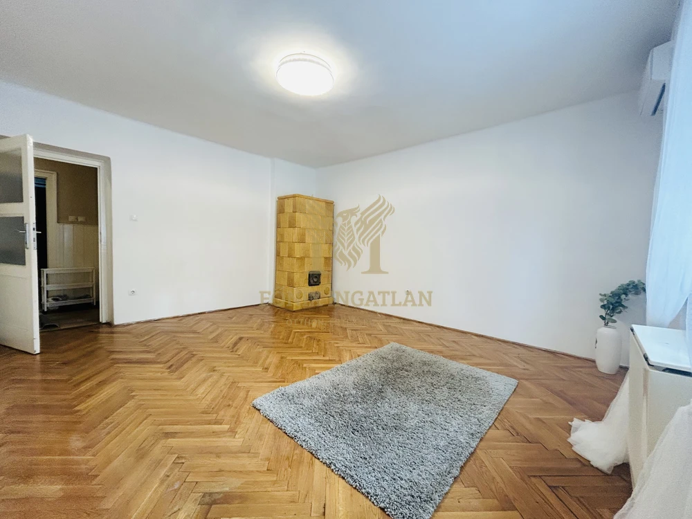 Áresés!!! 3 szobás, földszinti otthon eladó zöld környezetben.