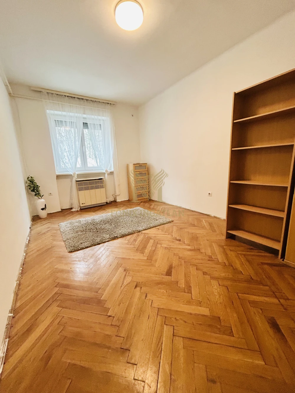 Áresés!!! 3 szobás, földszinti otthon eladó zöld környezetben.