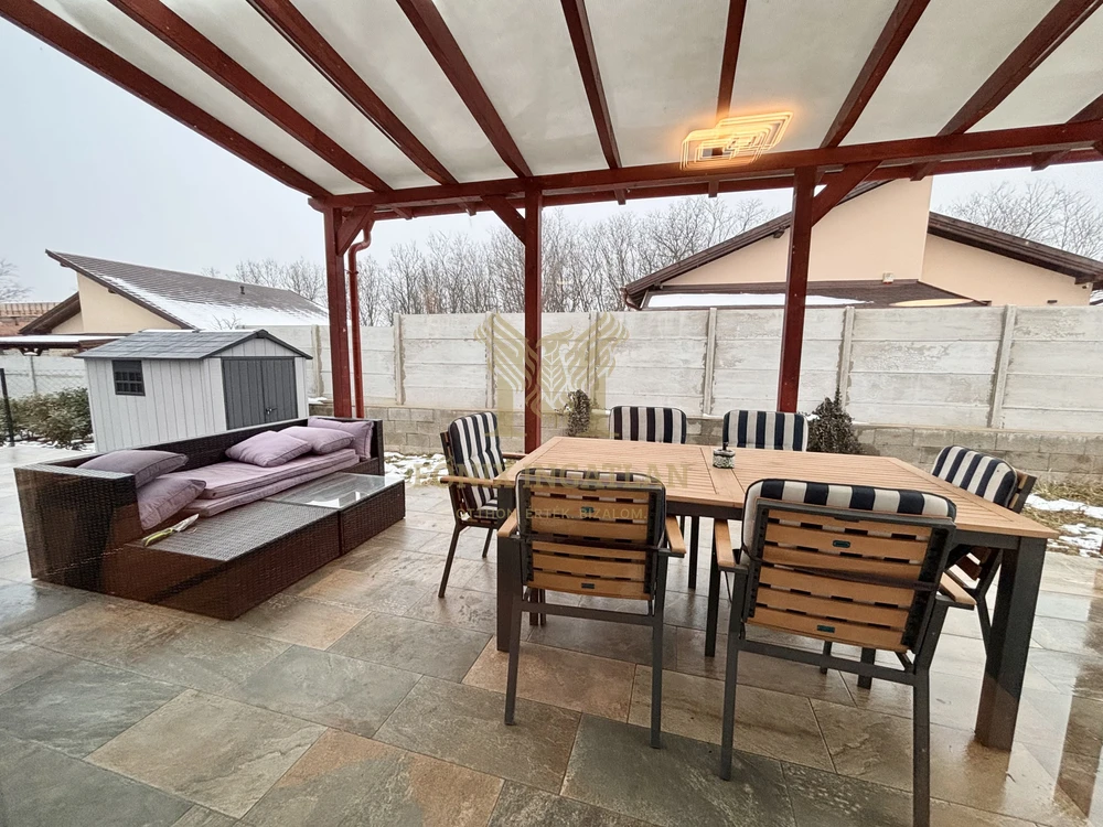 Modern, energiatakarékos családi ház eladó Vácrátóton – Szent István lakódombon!