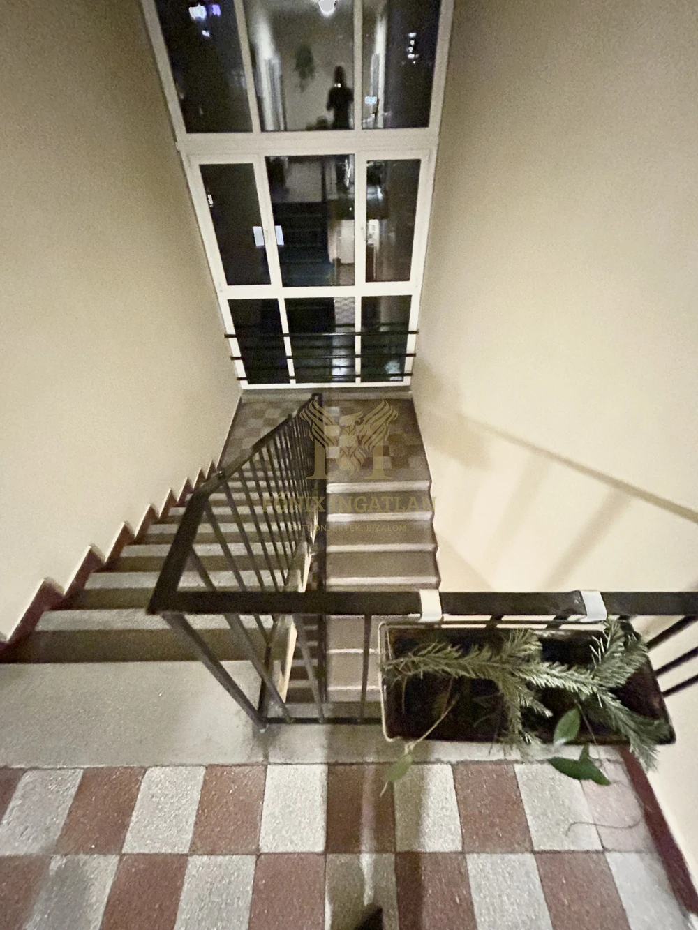 Vác Alsóvárosában kiváló lokációval – hangulatos, másfél szobás lakás eladó!