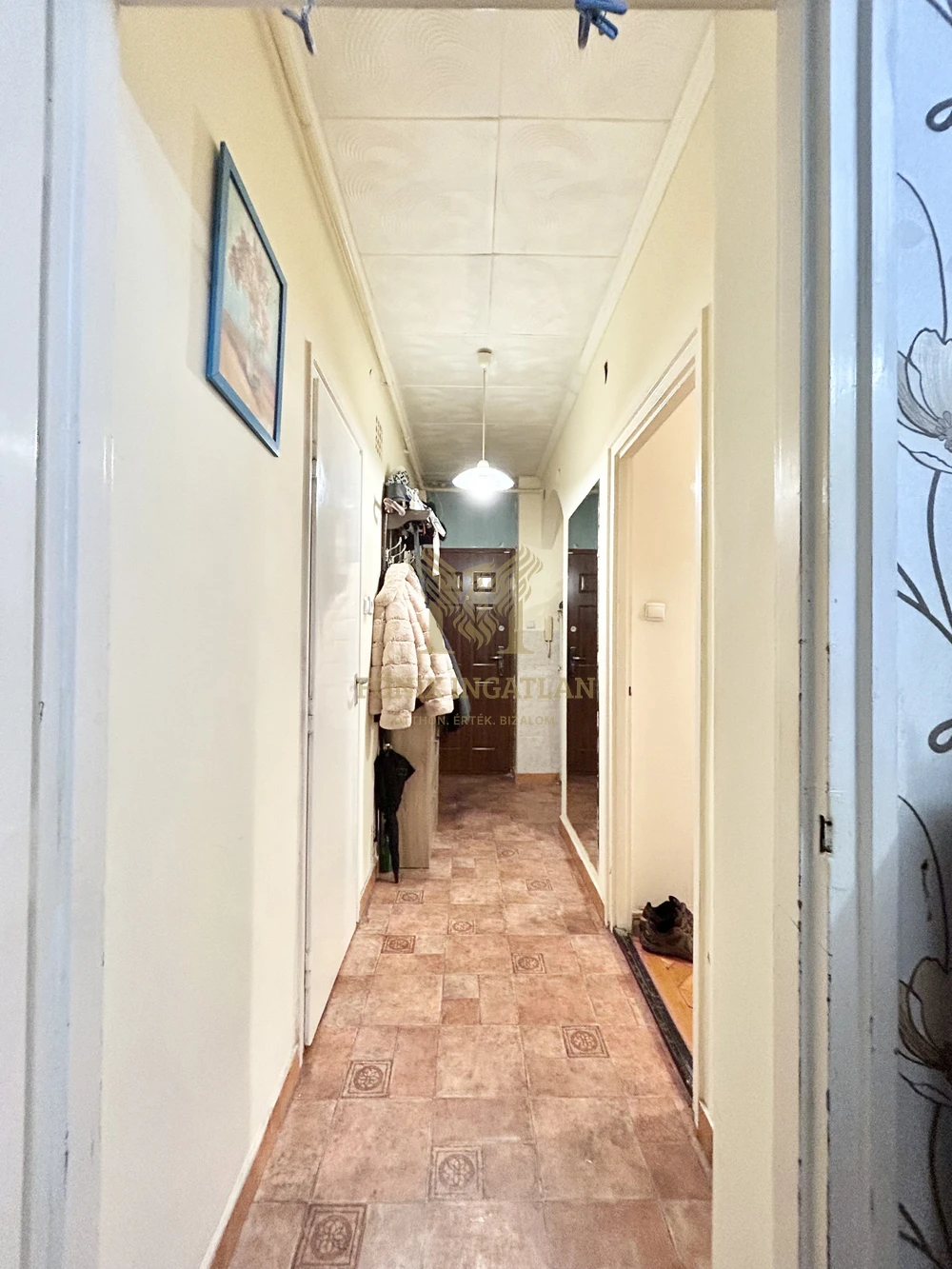 Vác Alsóvárosában kiváló lokációval – hangulatos, másfél szobás lakás eladó!