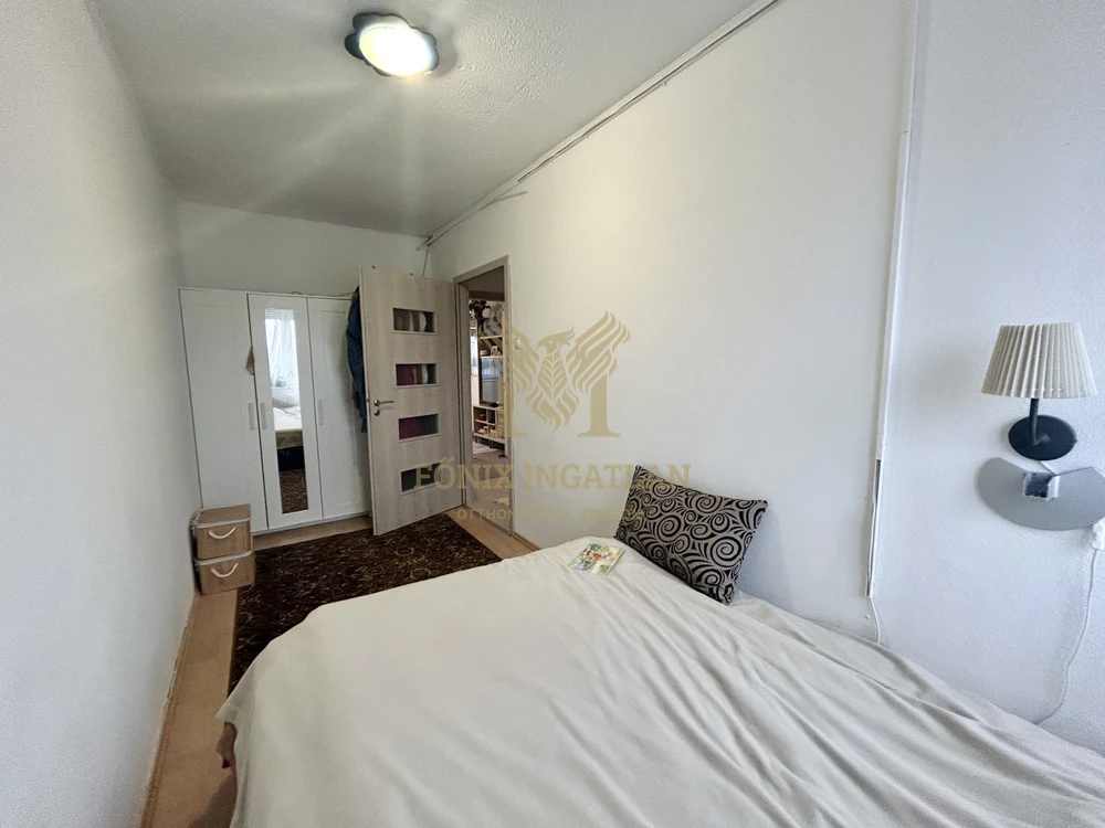 Mindenhez közel, mégis csendes – felújított 2 + ½ szobás lakás Gödöllőn!