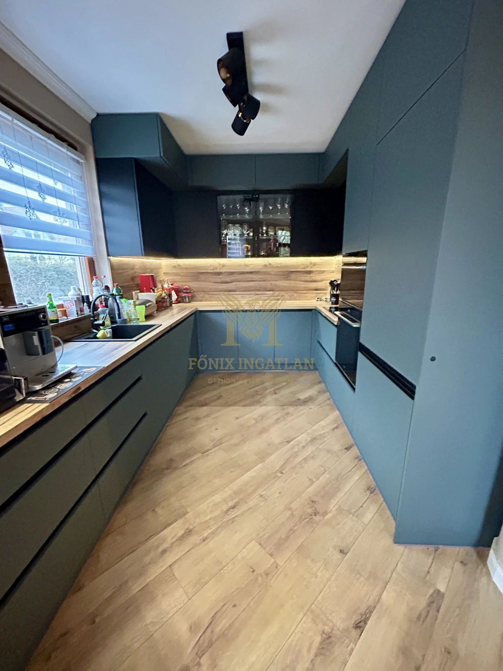 Tágas, kétszintes, 2024-ben felújított családi sorház Kaposváron