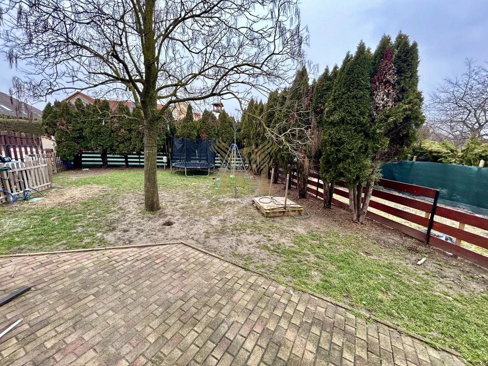 Tágas, kétszintes, 2024-ben felújított családi sorház Kaposváron