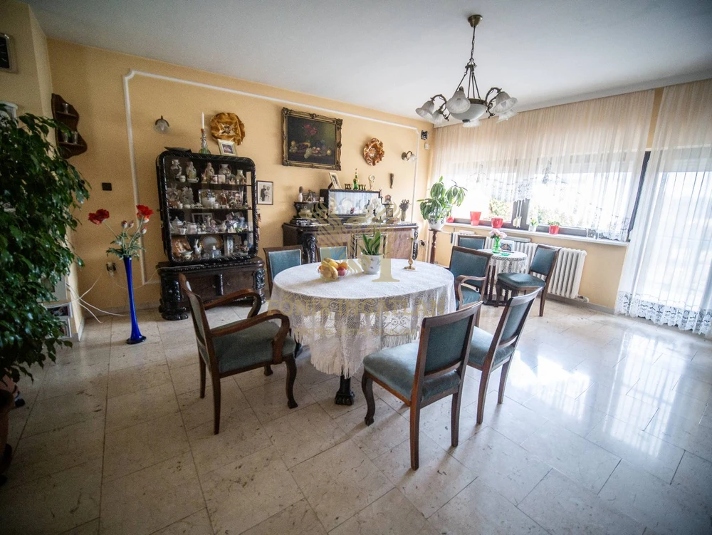 Panorámás, többgenerációs családi ház eladó!