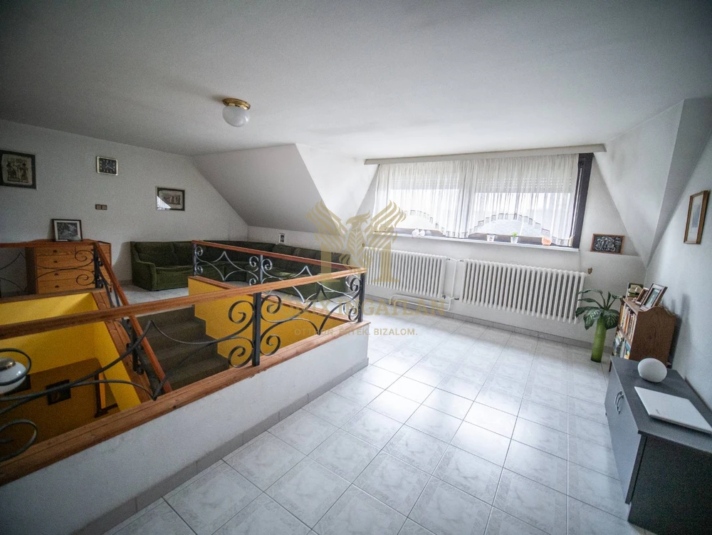 Panorámás, többgenerációs családi ház eladó!