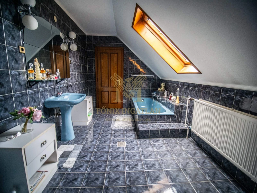 Panorámás, többgenerációs családi ház eladó!