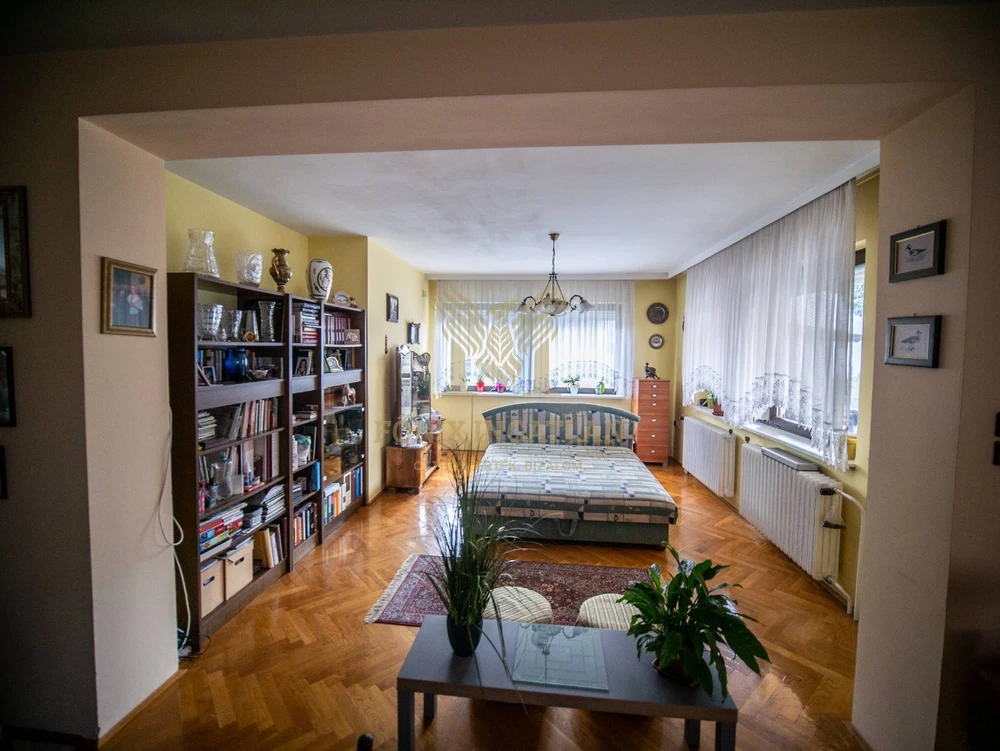 Panorámás, többgenerációs családi ház eladó!