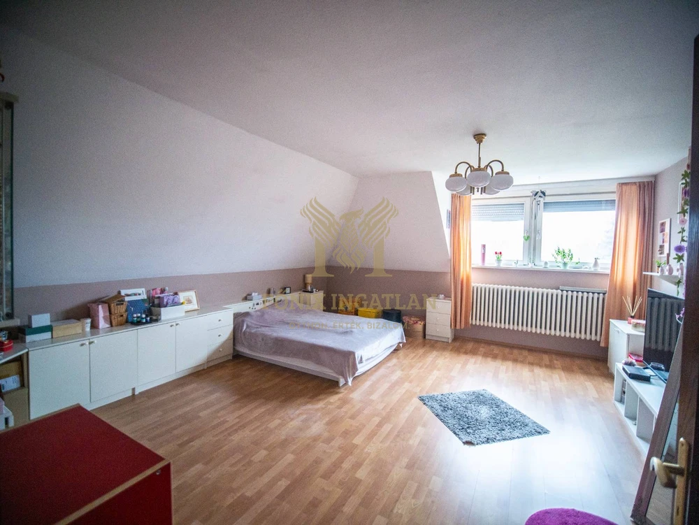 Panorámás, többgenerációs családi ház eladó!