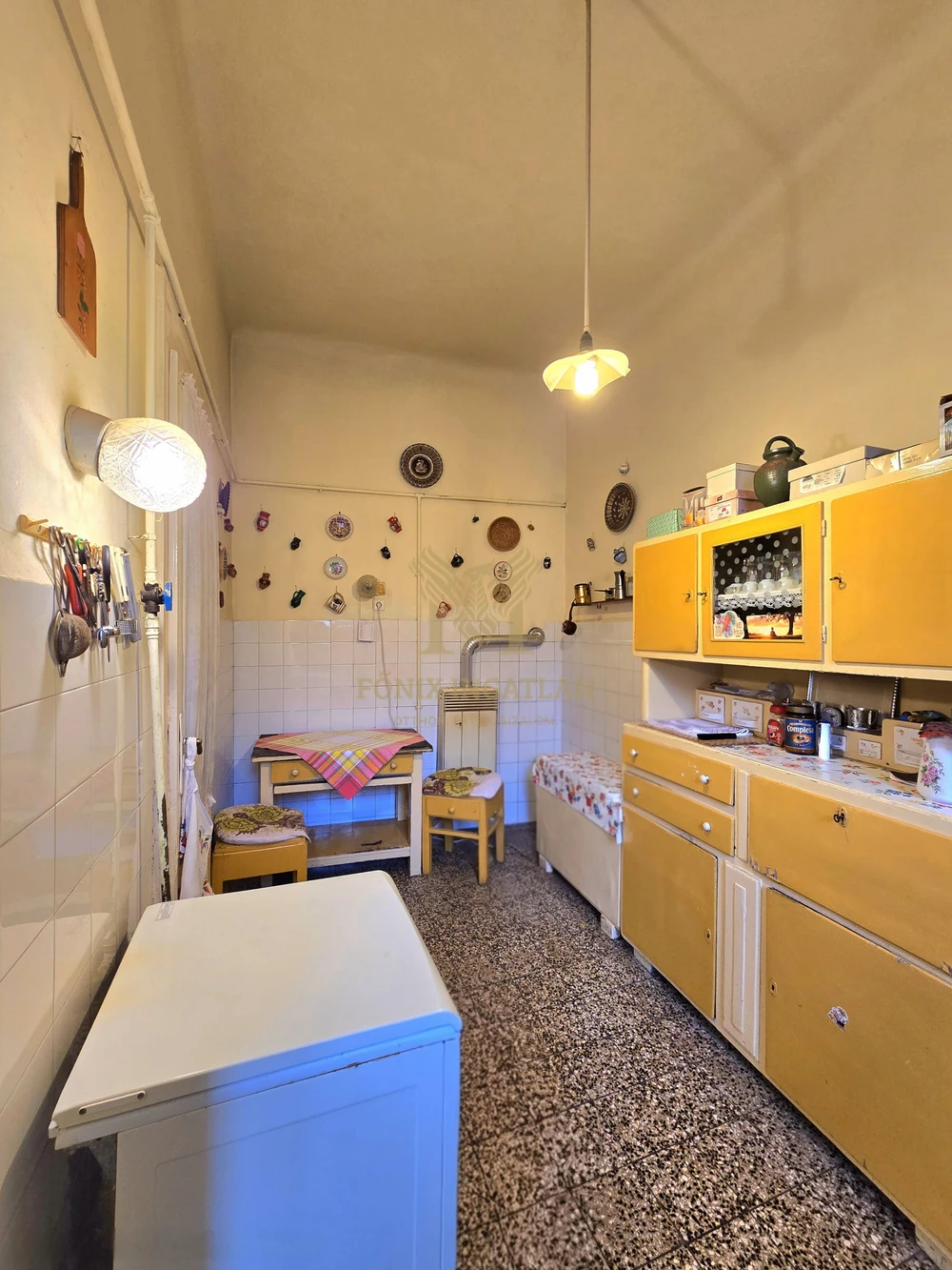 XIII. kerület Hegedűs Gyula utcai felújítandó lakás eladó!