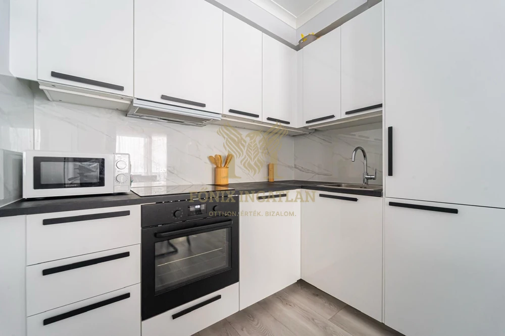 Marina-part közelében újszerű, erkélyes, 3 szobás lakás teremgarázs lehetőséggel