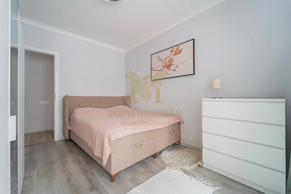 Marina-part közelében újszerű, erkélyes, 3 szobás lakás teremgarázs lehetőséggel