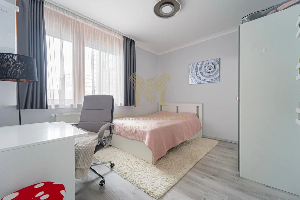 Marina-part közelében újszerű, erkélyes, 3 szobás lakás teremgarázs lehetőséggel