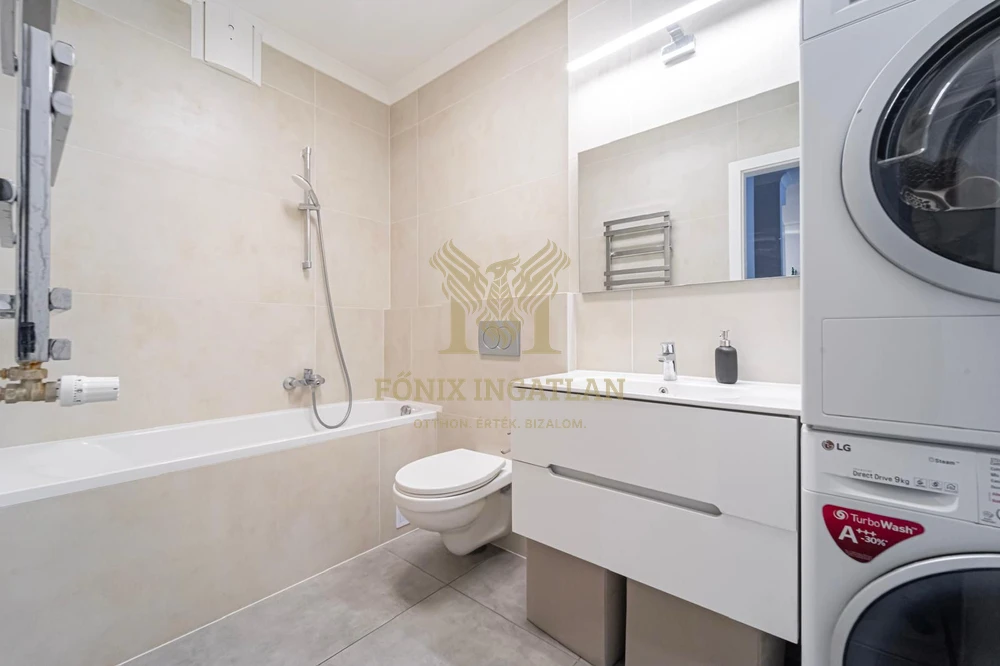 Marina-part közelében újszerű, erkélyes, 3 szobás lakás teremgarázs lehetőséggel