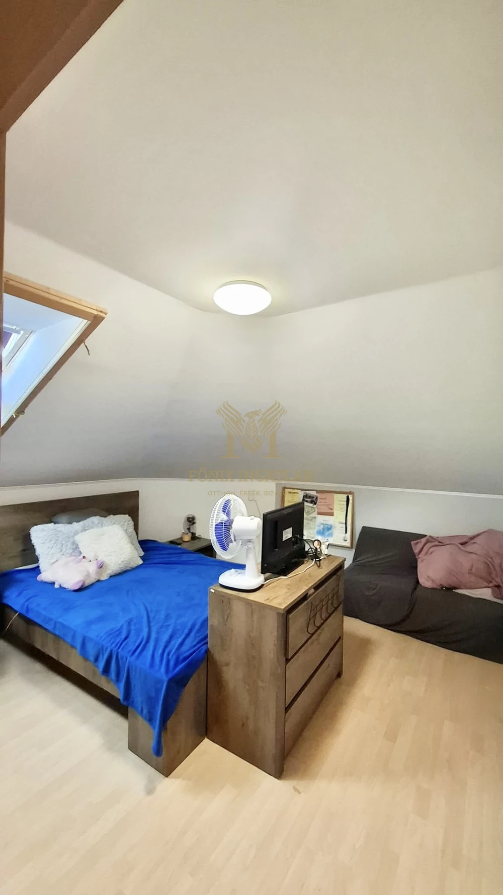 NAPELEMES, KLIMATIZÁLT IKERHÁZ KERTVÁROSI KÖRNYEZETBEN