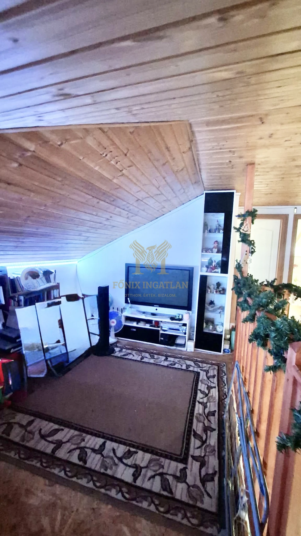 NAPELEMES, KLIMATIZÁLT IKERHÁZ KERTVÁROSI KÖRNYEZETBEN