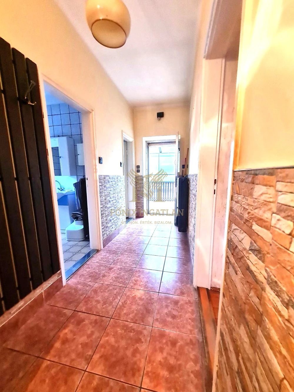 Azonnal költözhető , tehermentes , kertvárosi családi ház jó közlekedéssel