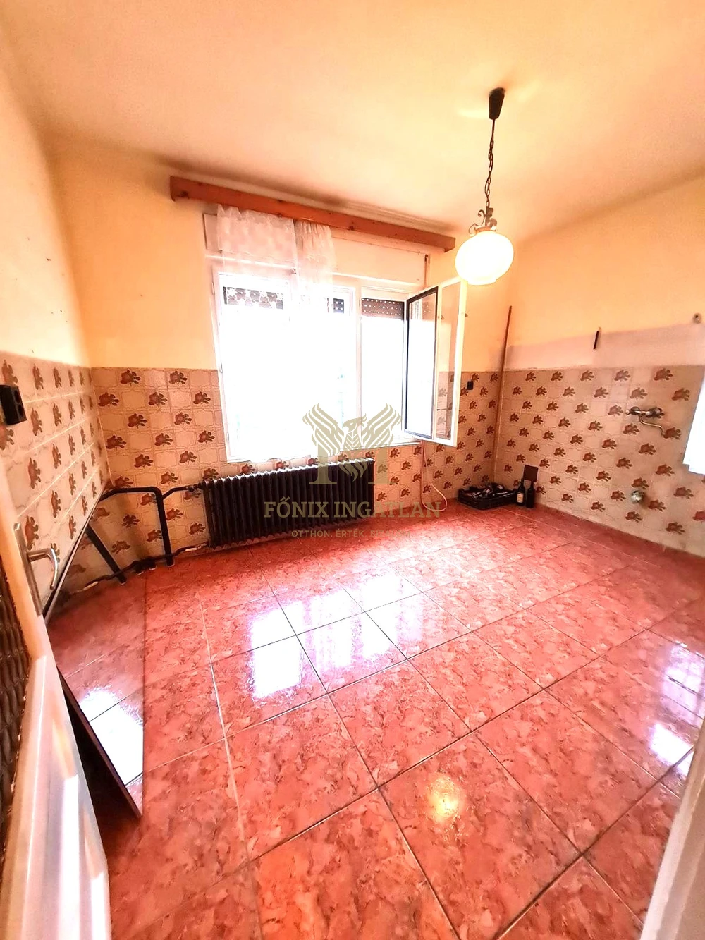 Azonnal költözhető , tehermentes , kertvárosi családi ház jó közlekedéssel