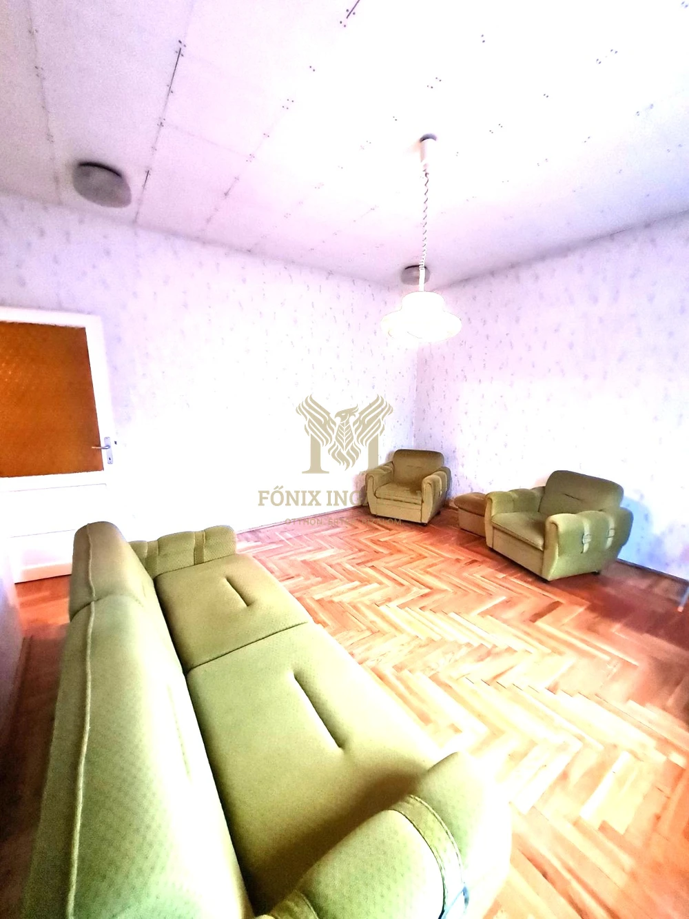 Azonnal költözhető , tehermentes , kertvárosi családi ház jó közlekedéssel