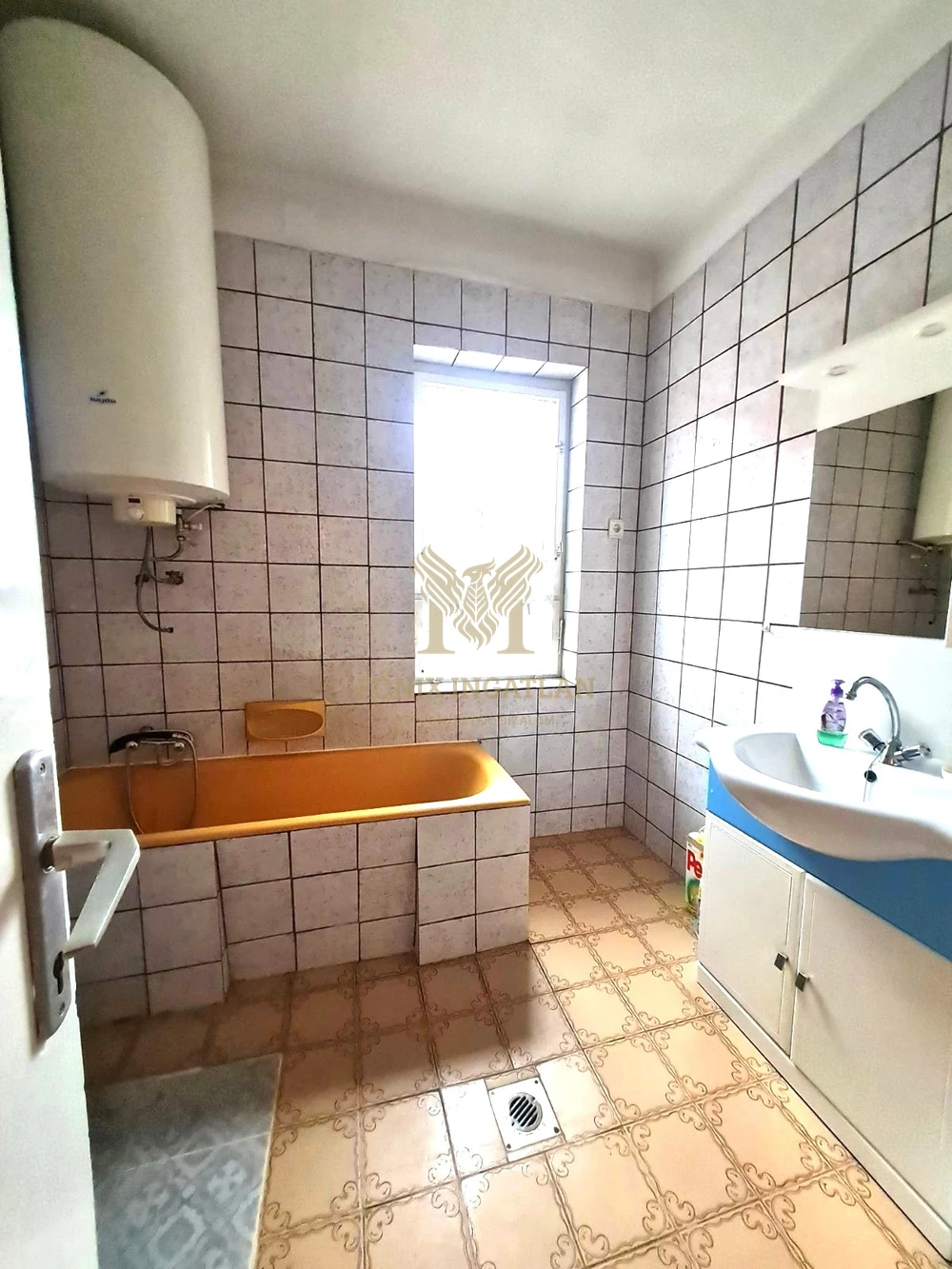 Azonnal költözhető , tehermentes , kertvárosi családi ház jó közlekedéssel