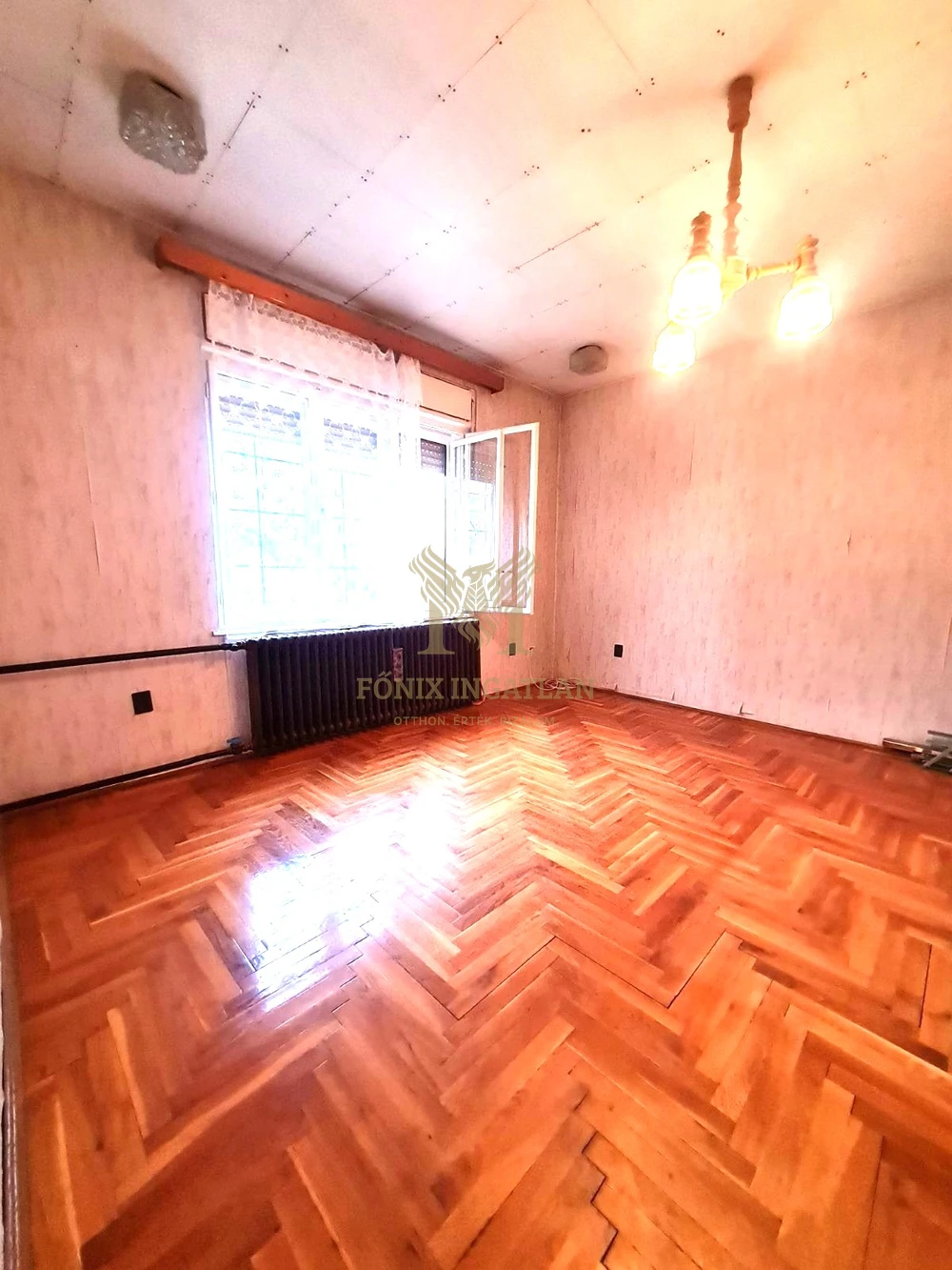 Azonnal költözhető , tehermentes , kertvárosi családi ház jó közlekedéssel