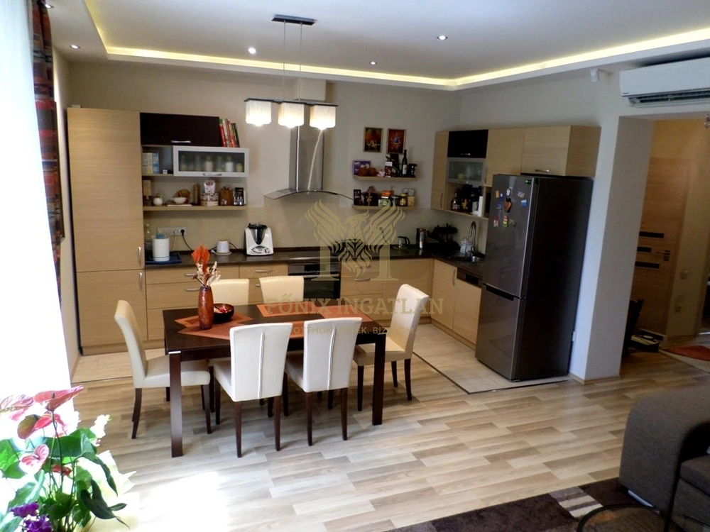 Duplakomfortos, modern, felújított lakás Angyalöld szívében