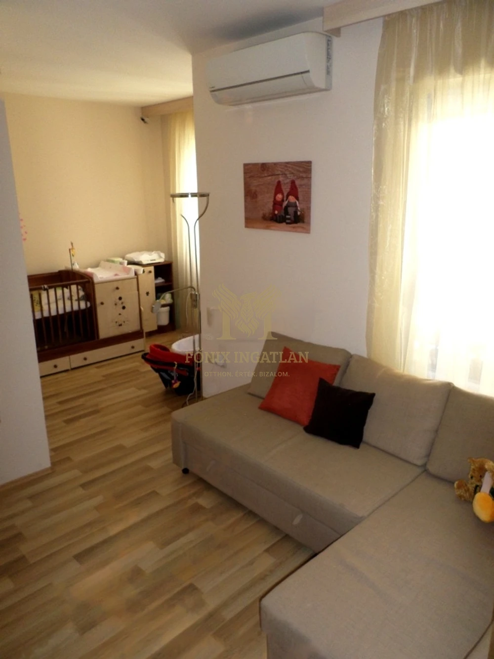 Duplakomfortos, modern, felújított lakás Angyalöld szívében