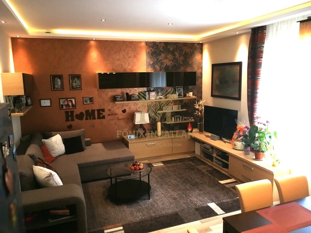 Duplakomfortos, modern, felújított lakás Angyalöld szívében