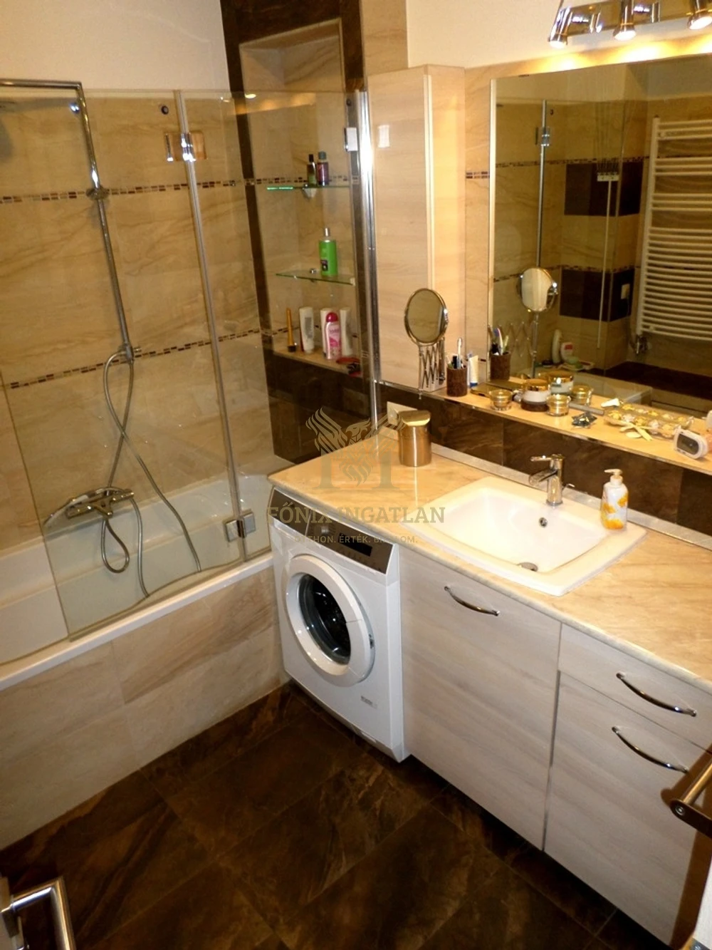 Duplakomfortos, modern, felújított lakás Angyalöld szívében